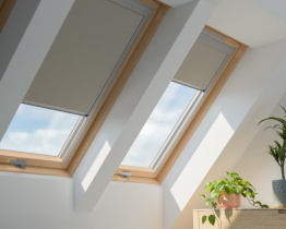 Tende oscuranti RoofLITE+ DUA con barre laterali