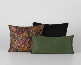 Set di cuscini per soggiorno color bordeaux con motivo a fiore di felce